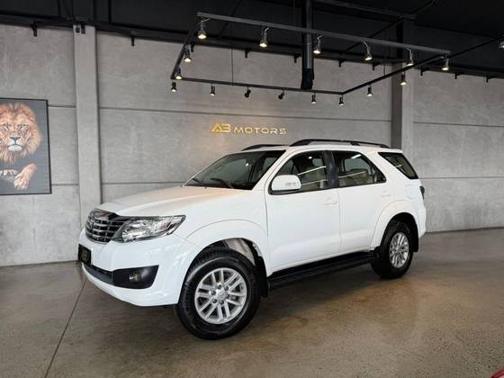 TOYOTA HILUX SW4 2.7 SR 7 LUGARES 4X2 16V FLEX 4P AUTOMÁTICO TOYOTA HILUX SW4 2.7 SR 7 LUGARES 4X2 16V FLEX 4P AUTOMÁTICO